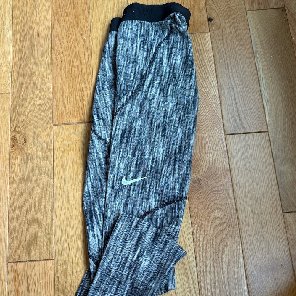 Nike Black and Tan Patterned Leggings